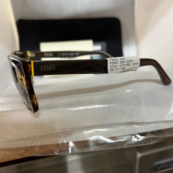 Fendi authentic sunglasses - Picture 2 of 5